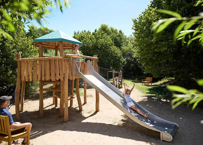 Курортный комплекс Robinson Fleesensee Гёрен-Леббин